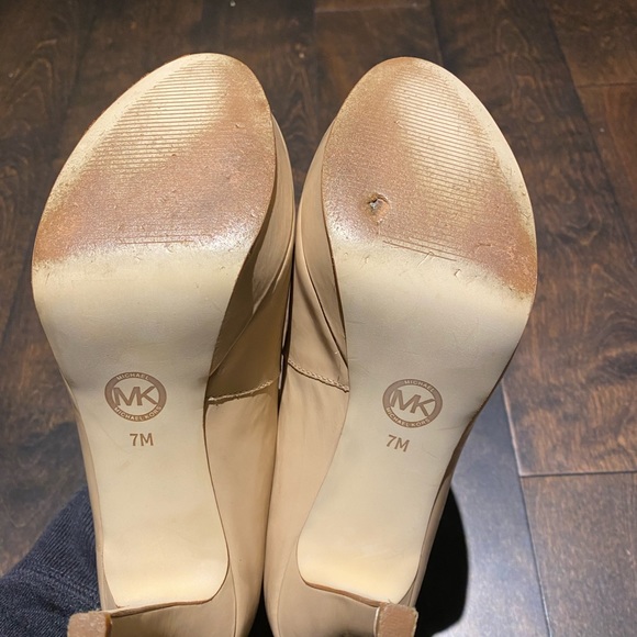 Micheal Kors platform beige pumps size 7, gently used - Picture 4 of 5